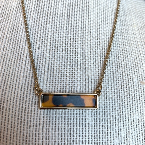 ✨3/$30 Banana Republic Tortoiseshell Bar Necklace